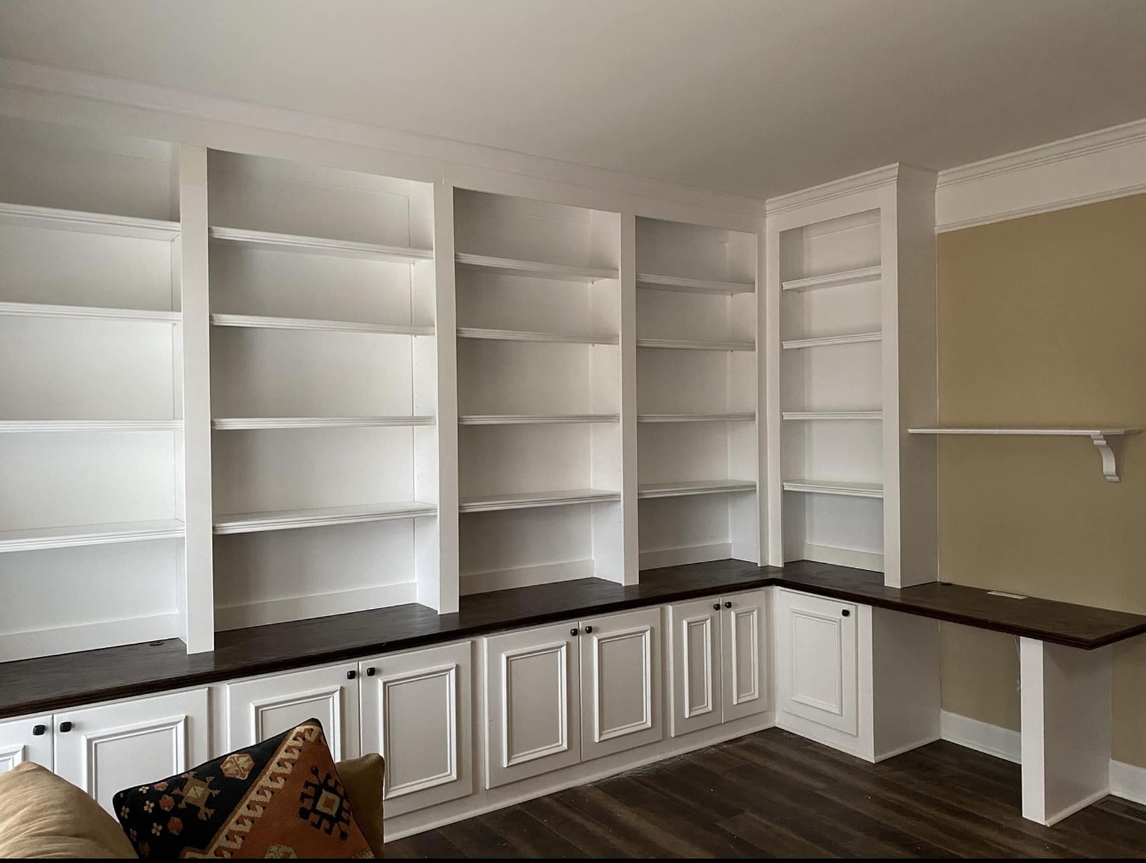 L-shaped study room built-in