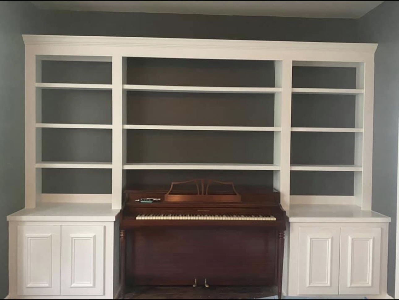 Piano room built-in shelving