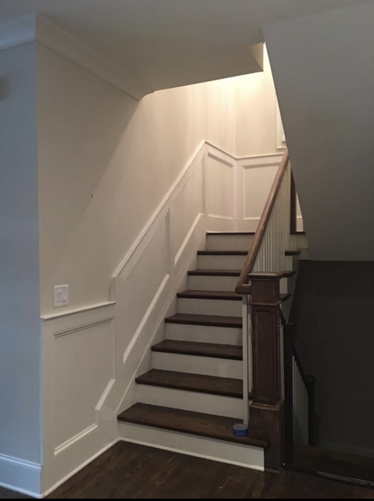 Staircase wainscoting